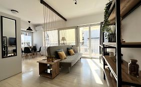 Zeus Bright & New Apartment - 25' Walk To The Acropolis
